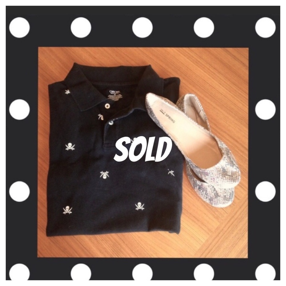 Black skull& cross swords cotton polo style top.